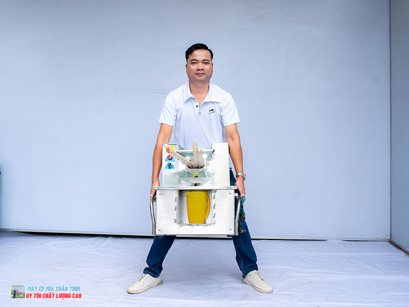 Ép mía bằng máy ép mía mini có dễ không?